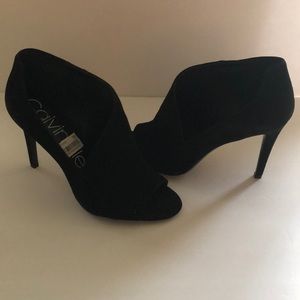 NWOT Calvin Klein black suede Booties